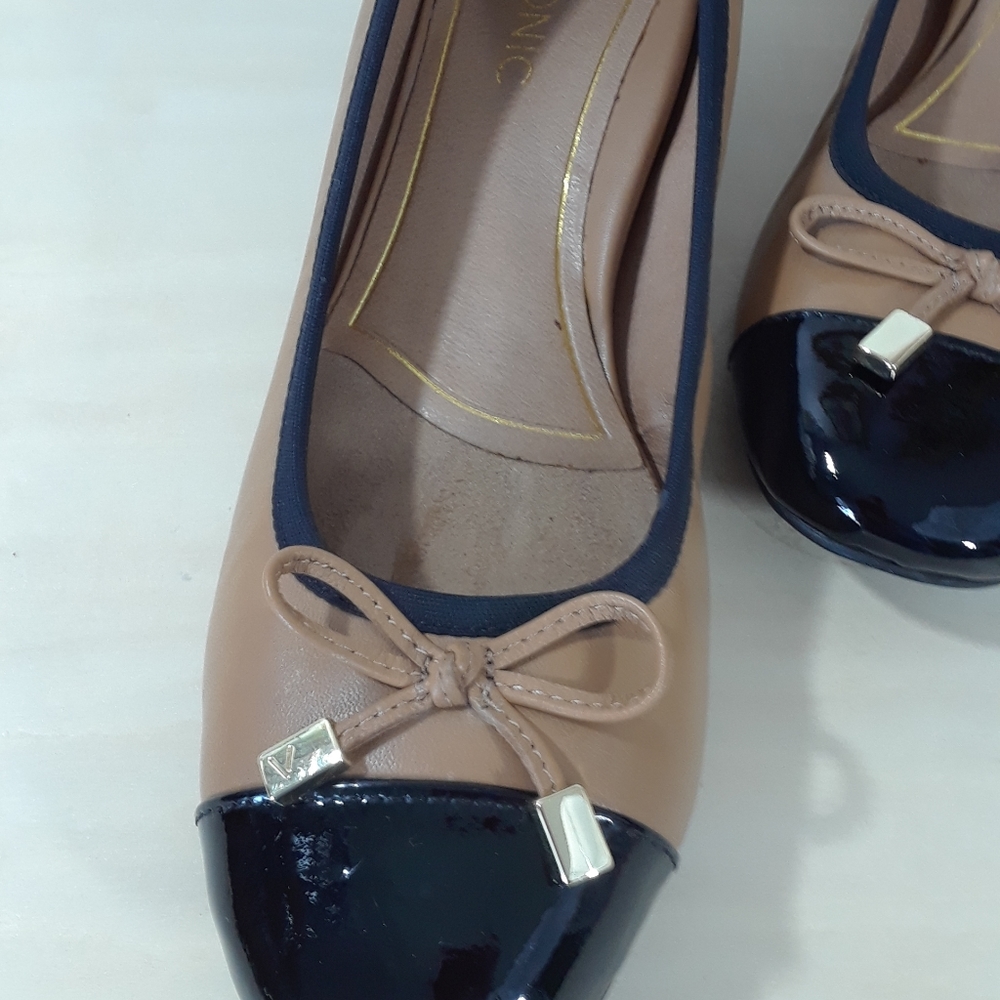 Vionic Tan and Black Cap-Toe Ballet Flats - Picture 7 of 8